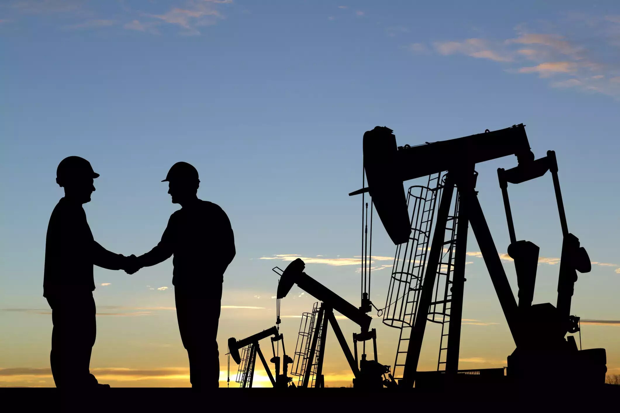 Analysis-Oil prices turn more volatile as investors exit the market