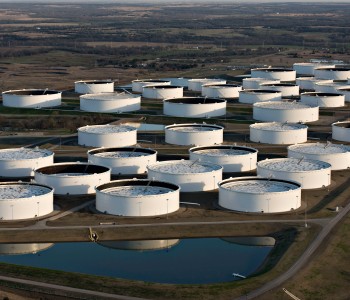 بر اساس نظرسنجی، سرمایه گذاران، نفت آمریکا را بین 80 تا 100 دلار در هر بشکه برای سال آینده می بینند (Copy)